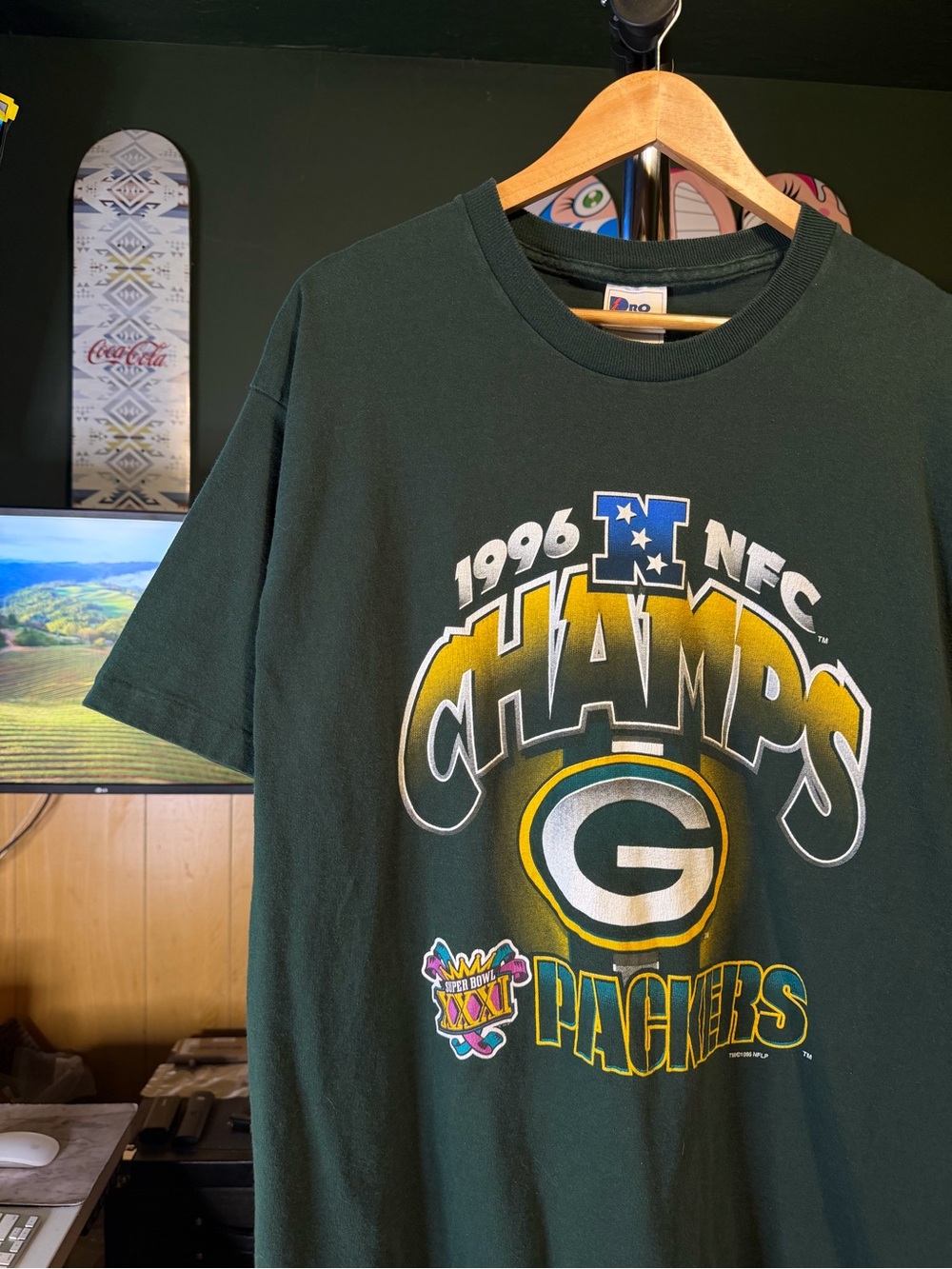Green Bay Packers Vintage 1996 NFC Football Super Bowl Champs Graphic Tshirt